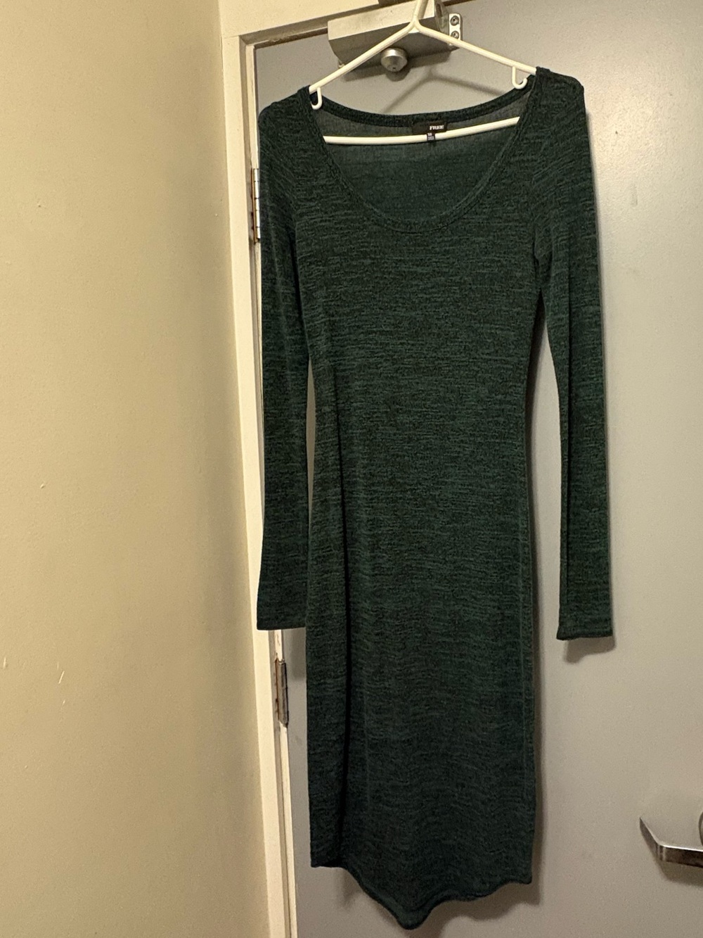 EUC- Wilfred Free Black/Green Long Sleeve Midi Dress XS. Purchased at Aritzia.
